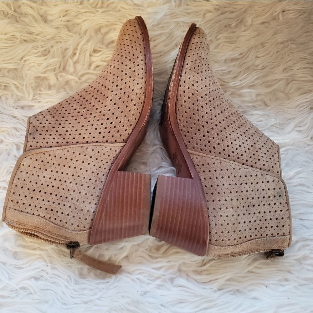 Sale-Trask Tisha Perf Bootie 7.5 - Picture 2 of 8